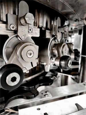 High Capacity Automatic Can Filling Machine, 300-400 cans/min, for Canned beverages